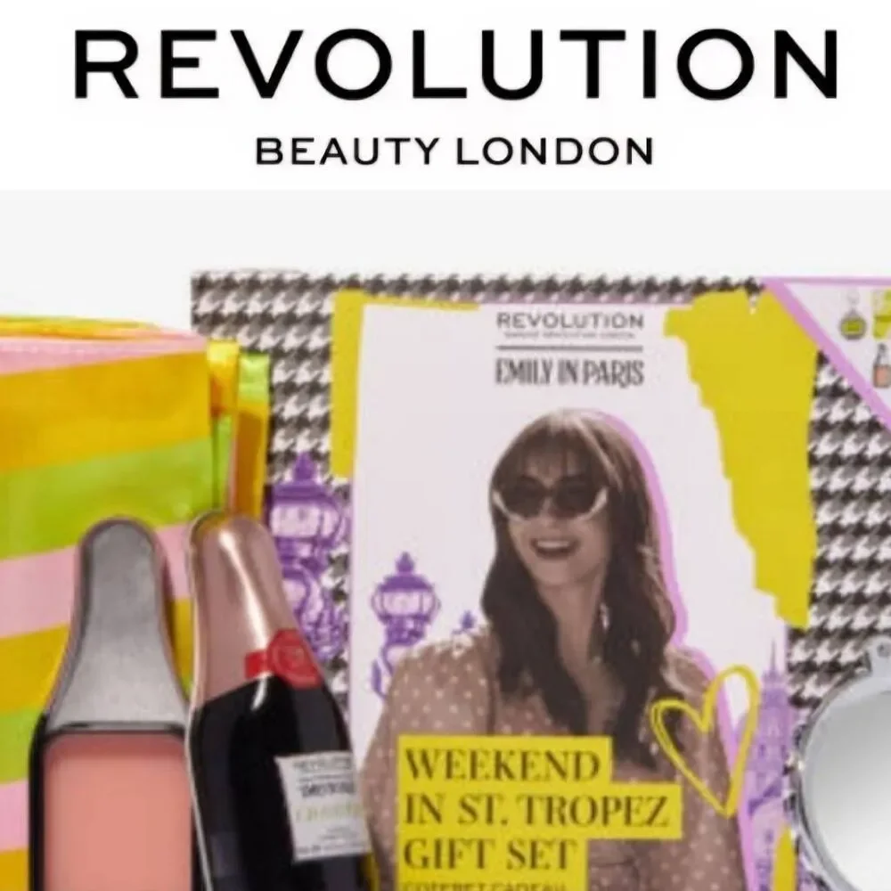 Revolution Beauty X‎ Emily In Paris Weekend In St. Tropez Gift Set